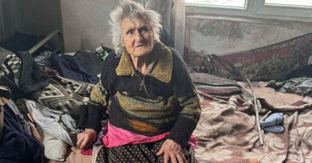 99-годишна баба Райна ближе захар защото няма какво да яде: Искам по-бързо да умра та да приключат мъките ми
