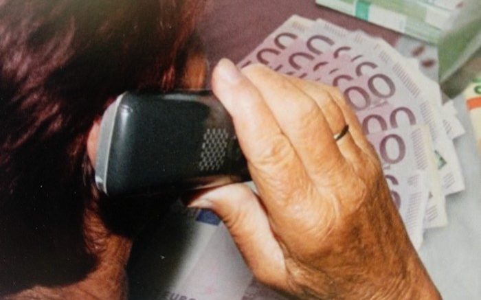 Вече тръгнаха телефонни измами с еврото