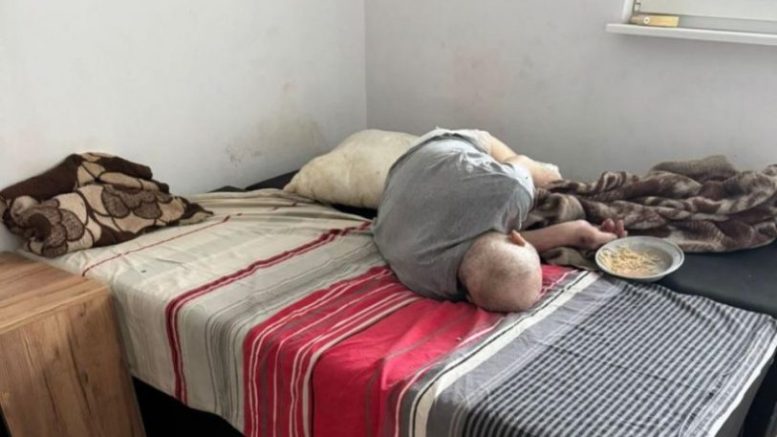 Дядо от дом във Варна: Цял живот съм работил в Института за пшеницата, а тук се моля за филия хляб