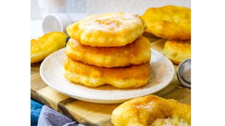 Селски мекици с мая - вадя от тигана и лапаме на корем! Уникално пухкави и вкусни: