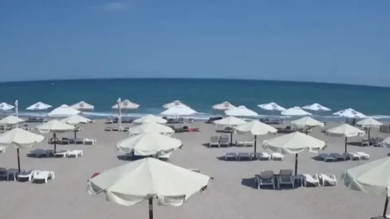 Рядко явление достигна брега на Черно море водата е само 13 градуса