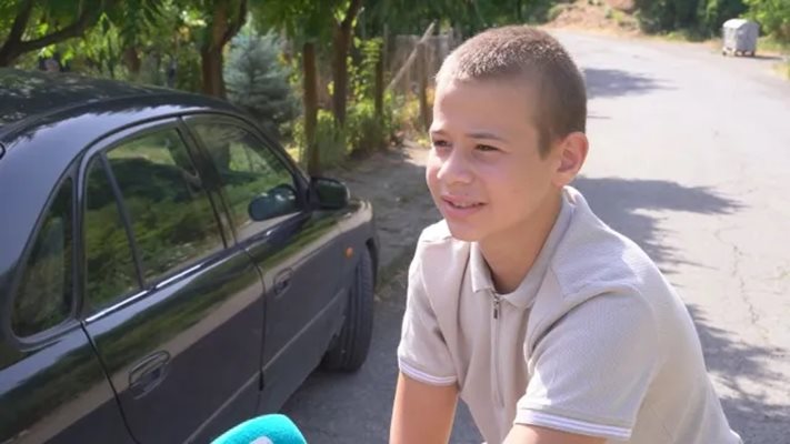 Дете помогна на пенсионери които са го спасили преди години
