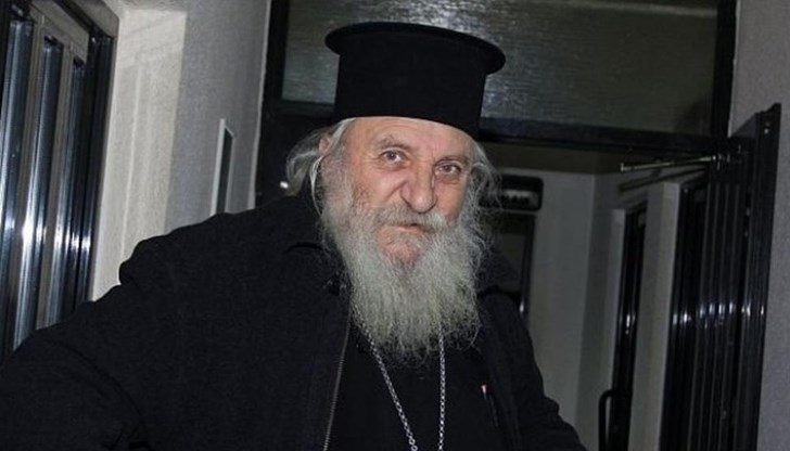 Ограбиха отец Иван
