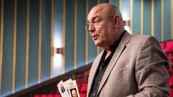 Калин Сърменов: Сини медузи на нападат и парализиарт хора по морето!