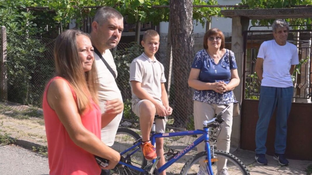 13-годишният Кристиян намира чанта с пари