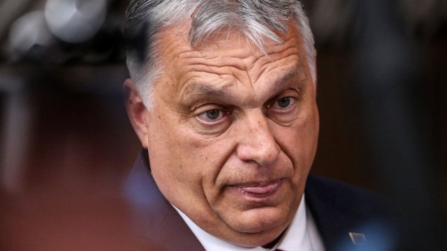 Брюксел спира парите на непослушните правителства