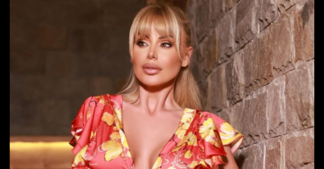 Ето я Светлана Василева с децата когато никой не гледа: Без капка грим с прораснали корени и спортно облечена