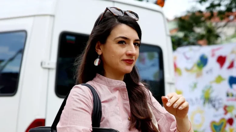 Лена Бориславова показа дъщеричката си на плажа – красиво малко ангелче!