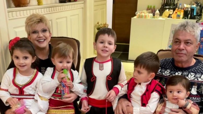 Мъжът на Николина Чакърдъкова: Беше страхотно гадже веднага се влюбих . СНИМКИ
