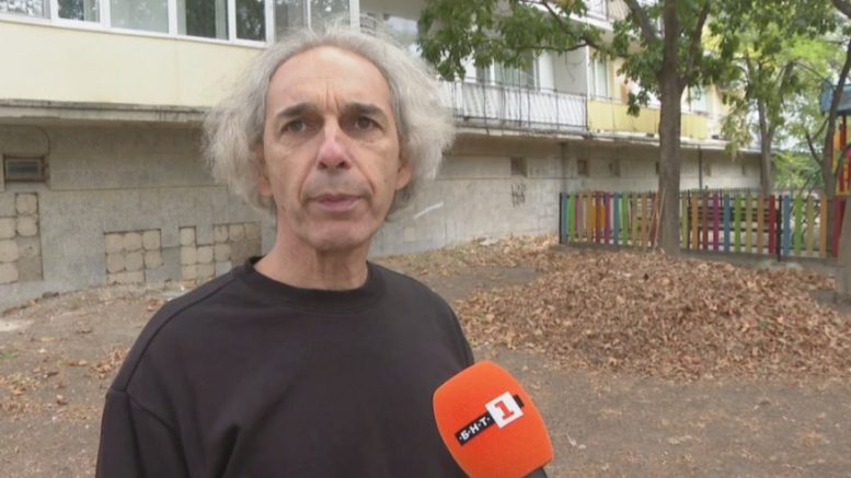 Варненец сам почиства градинките около блока си, но няма кой да извози боклука