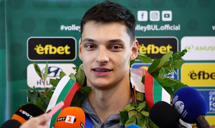 Отнеха наградата на Алекс Николов