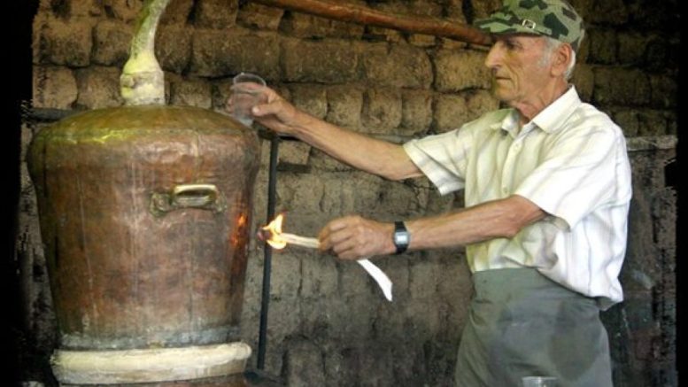 Не може да забраниш на българина да прави ракия и вино