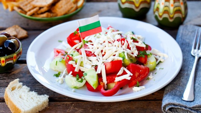 Шопската ни салата с турски домати, македонски краставици, гръцко сирене, египетски лук