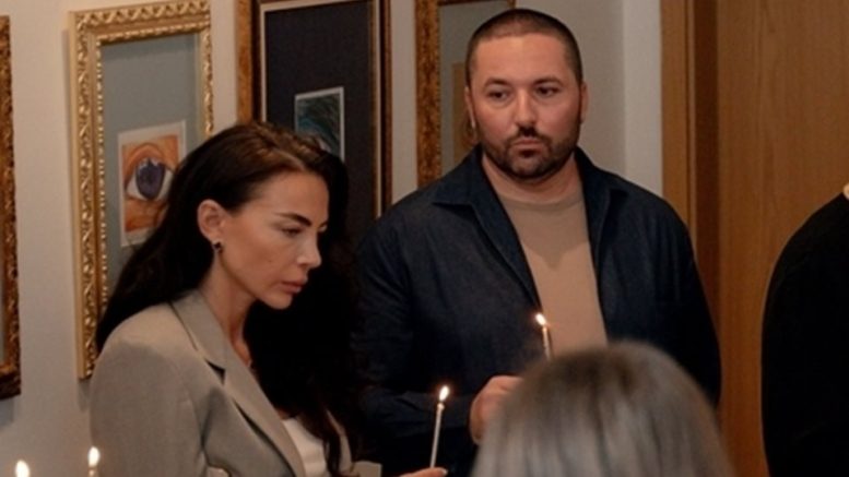 Майката и бащата на Сияна със свещи вместо с нея пред торта с 13 свещички (Снимки)