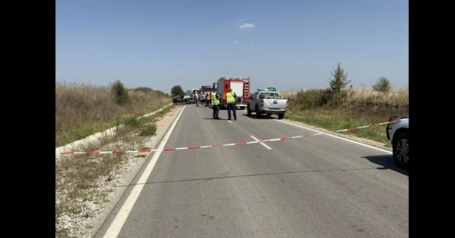 Нов ужас на пътя! Четирима загинаха а трима са в болница след челен сблъсък на Мерцедес и Опел