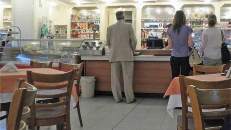 Депутат да си! 10 хиляди лева заплата баничка за 43 стотинки таратор за 1.45 лева свинска кавърма за 4.25