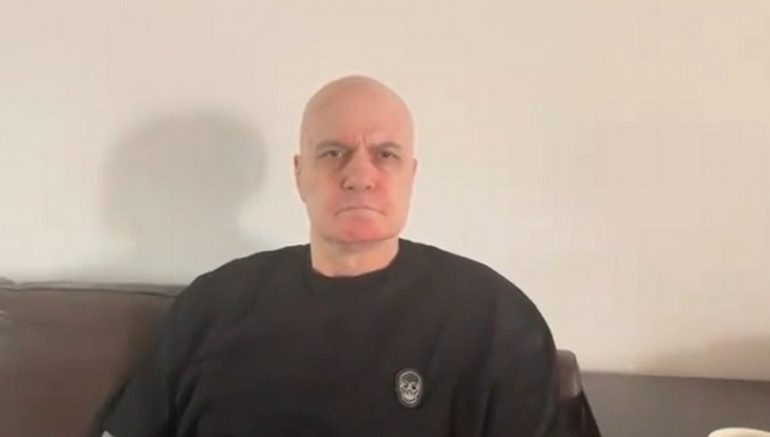 Всеки, който напише, че Слави Трифонов е болен, може да влезе в затвора