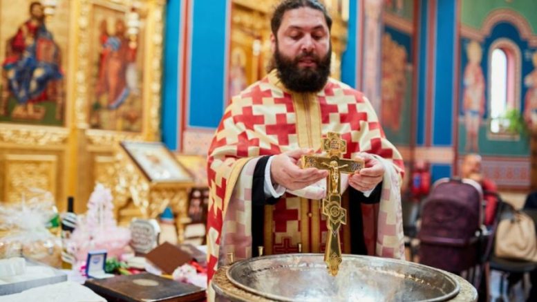Защо кумство и кръстничество не се отказват? Има едно зловещо поверие