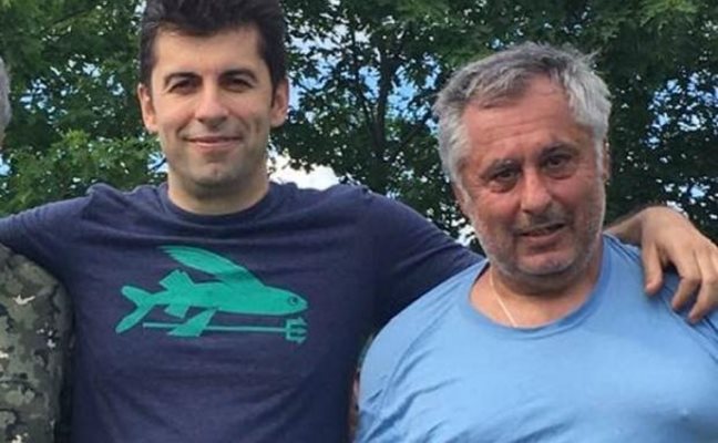 Бащата на Кирил Петков: Изсипете боклука на София пред централата на ГЕРБ!
