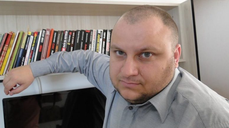 Писател поиска затвор за всеки, който гласува за Слави Трифонов и ИТН