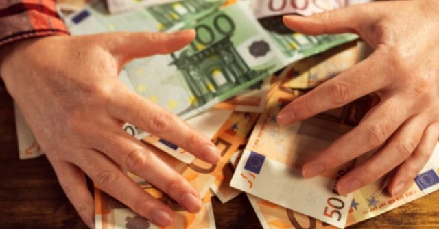 Ноември им носи финансов бум: 3 зодии скоро стават неузнаваемо богати, получават сериозни пари