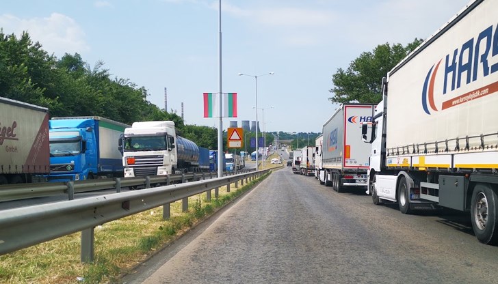 Узбекистанци ще карат българските тирове, плащат им по €4000 на месец