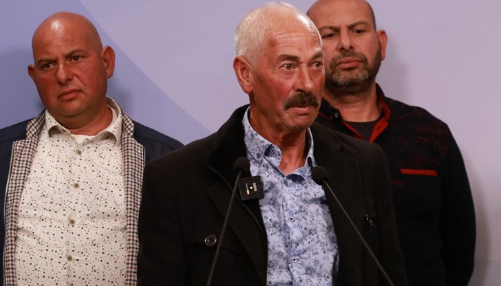 Бай Рибан от Велинград: Купувам 30 кила бензин и паля овцете