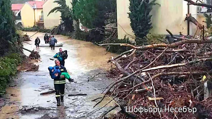 В Царево има герои - това са момчетата от пожарната!