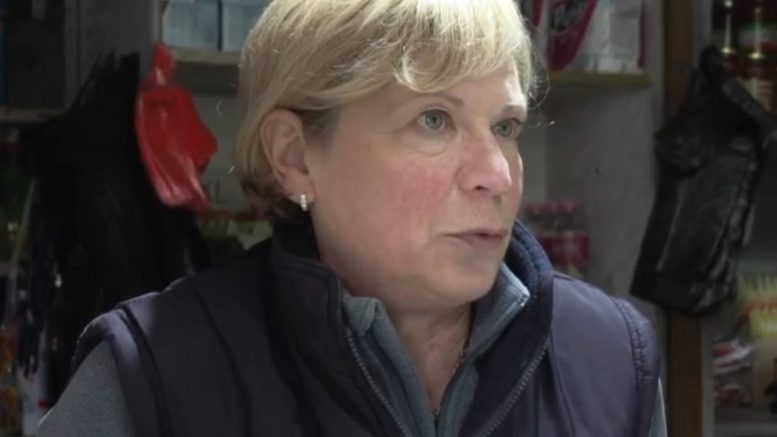 Магазинер: От 1 януари затваряме, пенсионерите трябва да са с две портмонета, магазинът с две каси