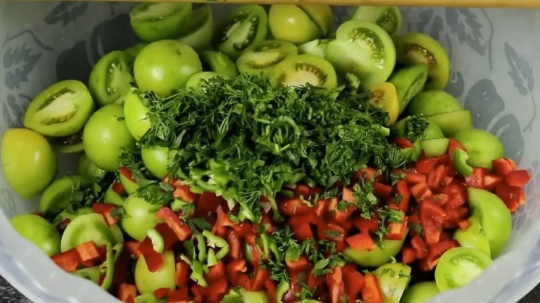 Салата от мариновани зелени домати - вече не затварям туршии и кисели краставички всички искат само НЕЯ: