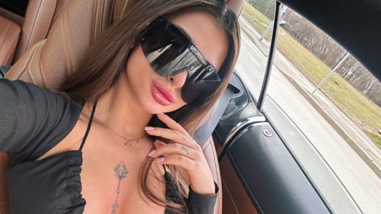 Скандалната силиконка Катрин Йорданова роди момиченце