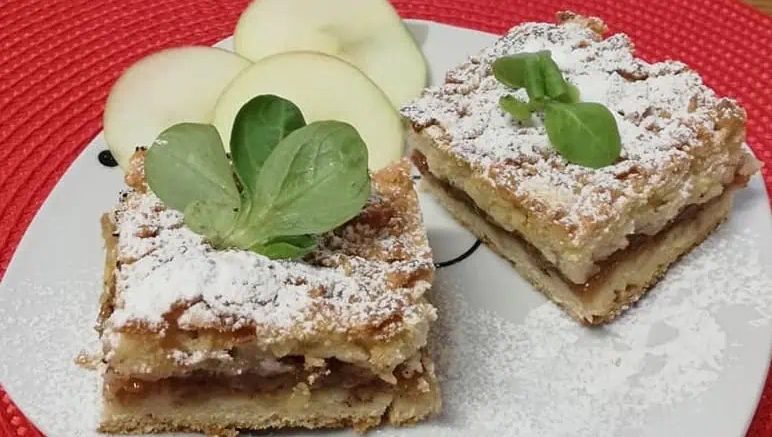 Ябълкова пита с две кори и сочна плънка - най-вкусната рецепта! Правя я цяла есен: