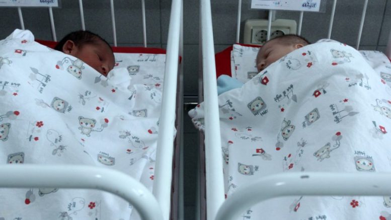 Случай веднъж на 200 милиона: ДНК-то на трите бебета го потвърди