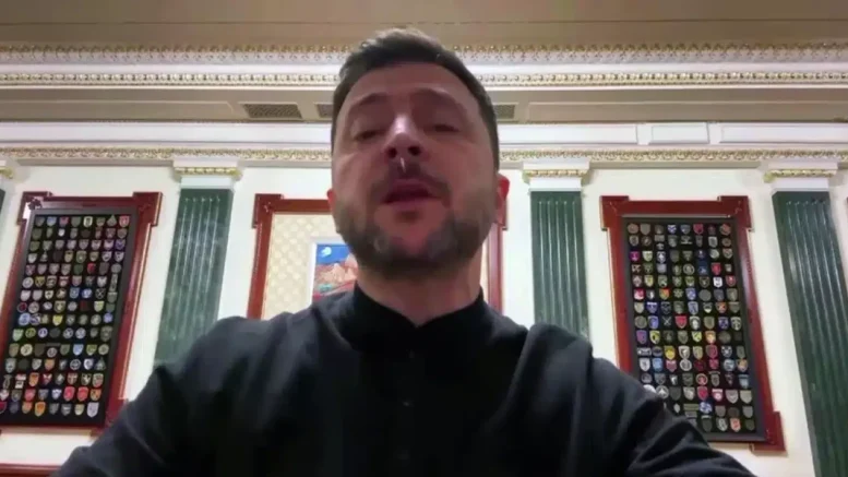 Нещо бяло излетя от носа на Зеленски по време на обръщение към украинците (ВИДЕО)