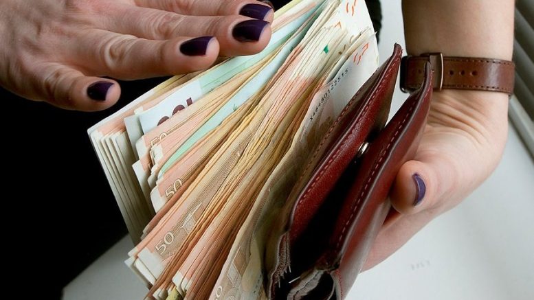 Сложете една от тези 6 дреболийки в портфейла си и очаквайте богатството да потече в него: