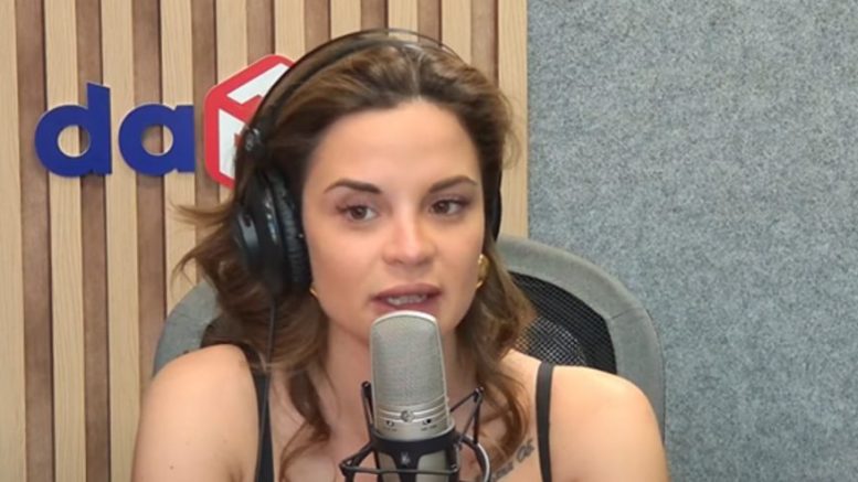 Ивка Бейбе: Пуснах снимка с кучето ми и ми написаха "даже и мастията ти не те трае"