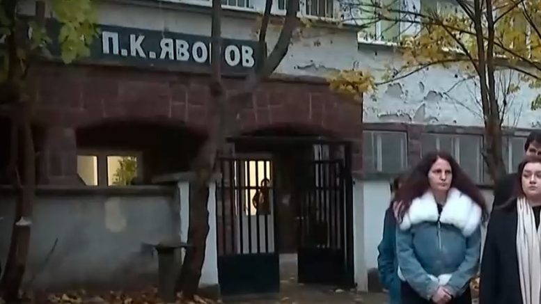 Екшън между момичета в столично училище завърши с арест