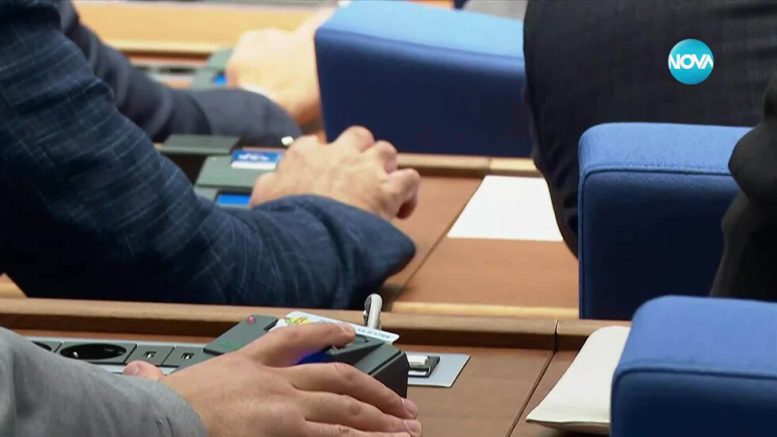 НС прие на първо четене: Родителите на деца до 12-годишна възраст ще работят на непълно работно време