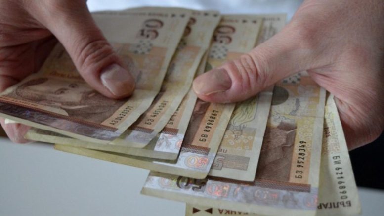 13-тата заплата и кой я получава в България?