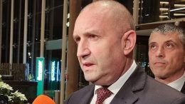 Радев хвърля оставка навръх Нова година