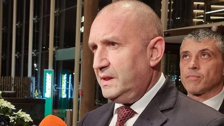 Радев хвърля оставка навръх Нова година