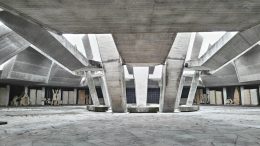 Правят уникален мол с 10-етажна кула в голям български град