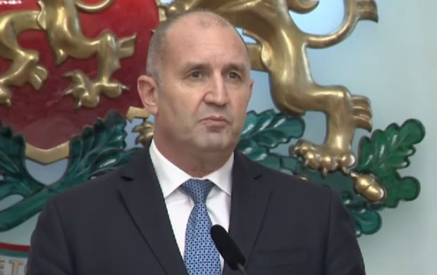Президентът: Оставката е неотложна! Да живее България!