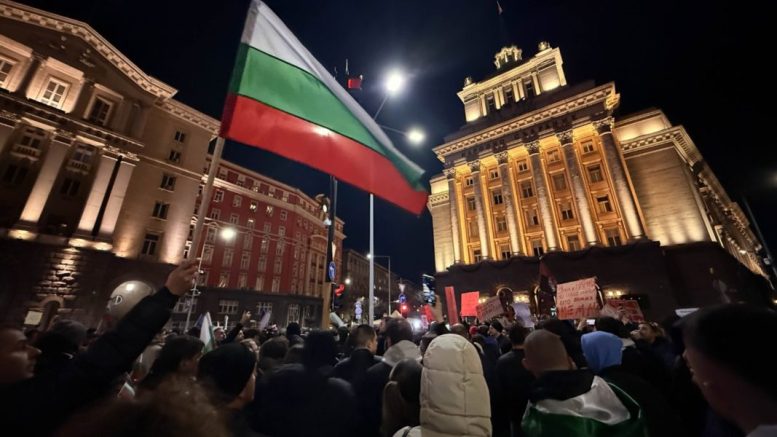 Политолози прогнозират падане на правителството след днешния протест който се очаква да е огромен
