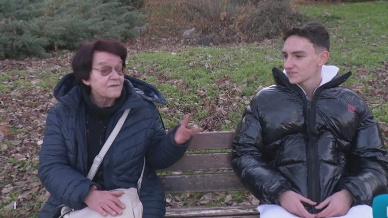 Браво! 15 – годишният Денислав хвана крадец ограбил пенсионерка на пейка