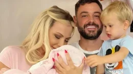 Филипинки дундуркат децата на Камелия