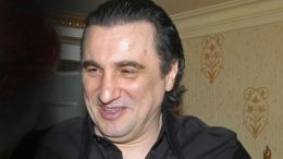 НЕ Е МРЪДНАЛ! Първа снимка на Сретен Йосич след излизането от пандиза