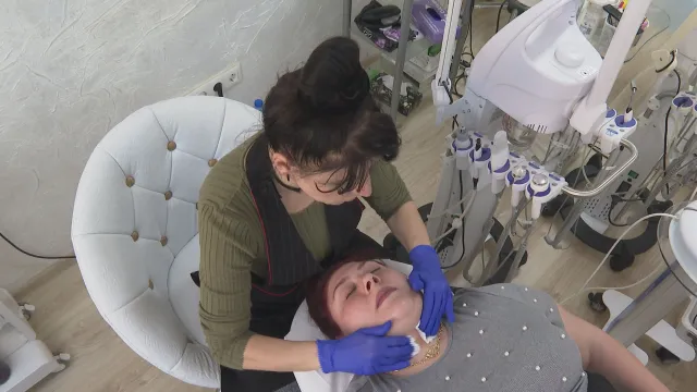 Нова правила: Задължителен тест за алергии преди всяко боядисване на козметик – след бележка от лекар