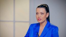 От калинката до Библията. Ралица Паскалева разказа най-личното