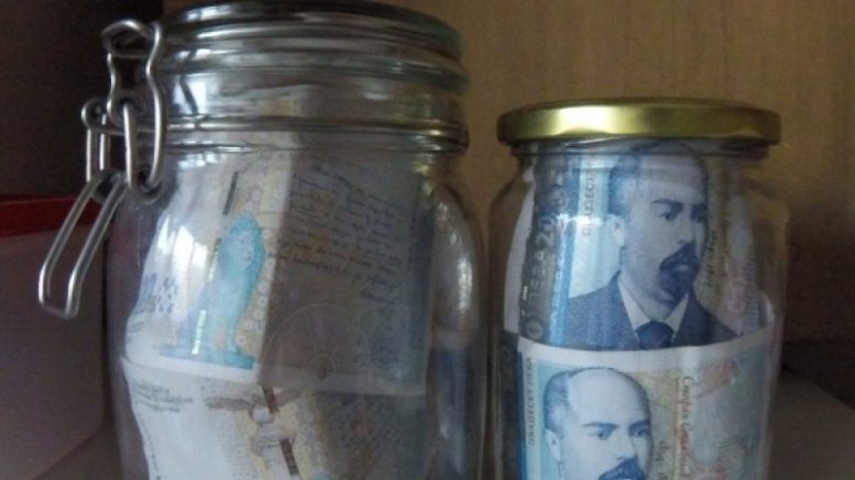 Изкарахме парите от дюшеците и бурканите